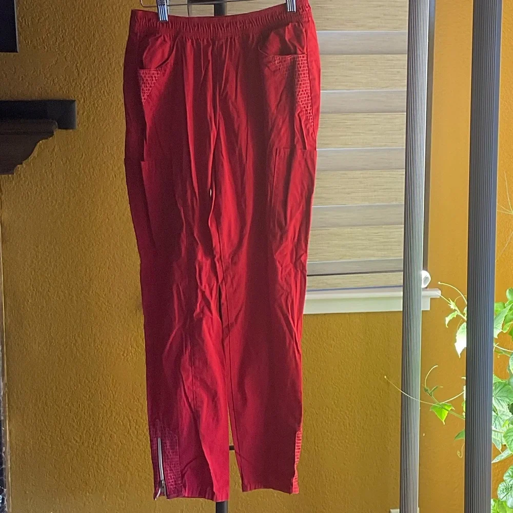 Jaanuu Red Scrub Set - Picture 4 of 7